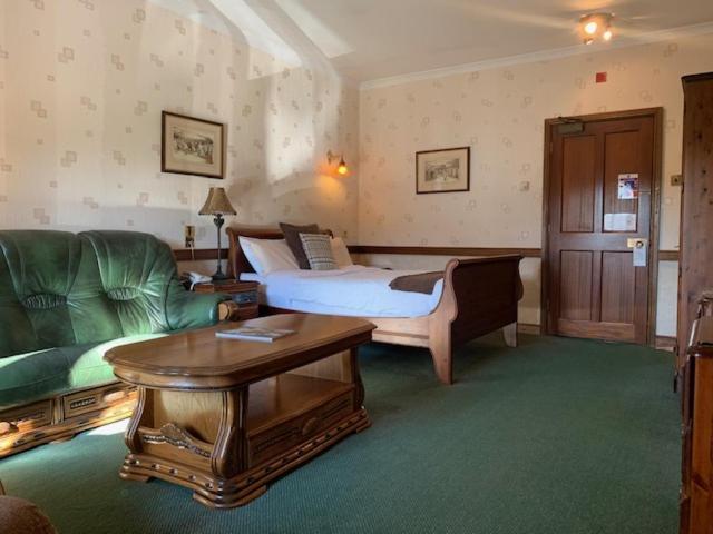 St Mary'S Hotel Golf & Country Club Pencoed Eksteriør billede